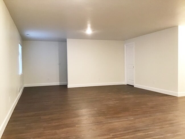 Building Photo - 2997 E S Village Dr