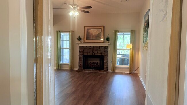 Building Photo - 226 Sutton Ct