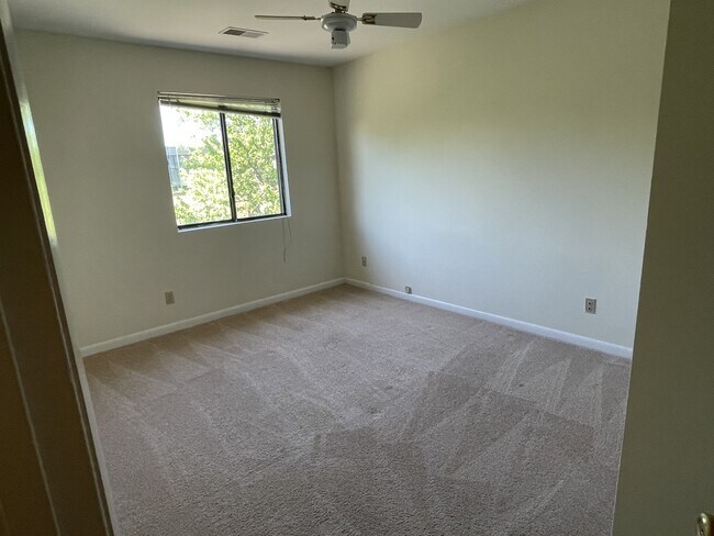 Building Photo - 101 Harvest Dr