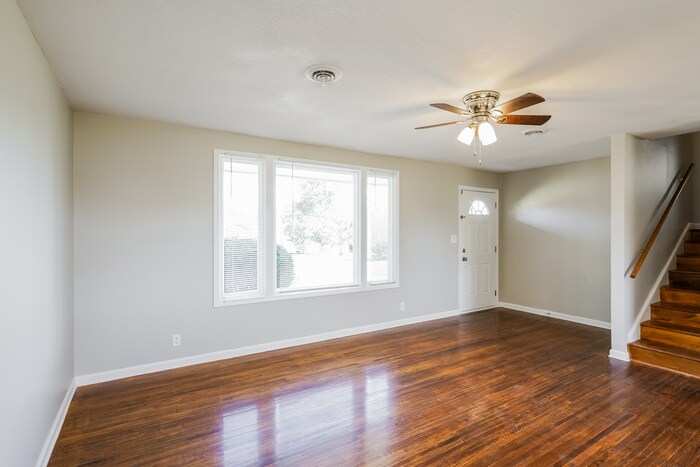 Building Photo - 2607 Scott Dr