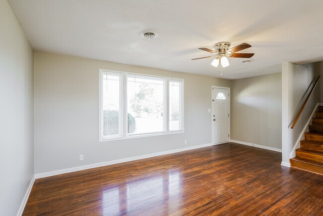Building Photo - Charming 4-Bedroom Home with Spacious Lawn