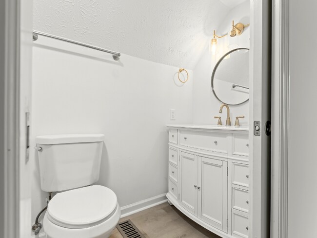 Building Photo - 240 N Cedarbrook Dr