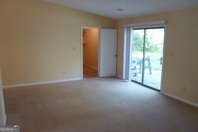 Building Photo - 6627 Bent Creek Dr