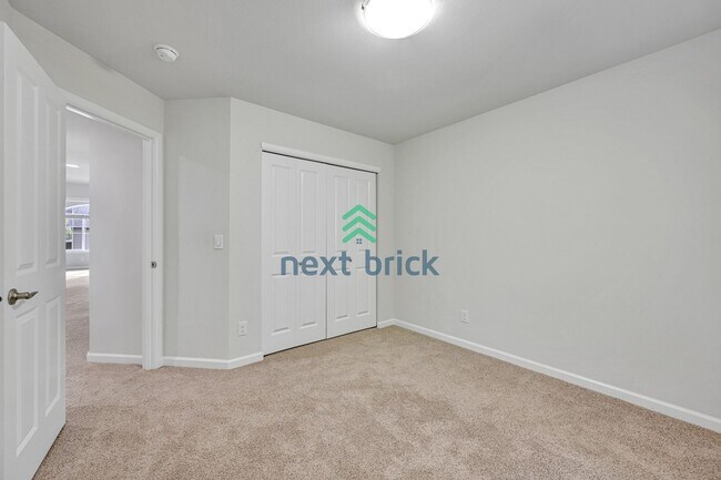 Building Photo - Bothell 5BR 3Bath-on a quiet neighborhood with smart upgrades + EV charging