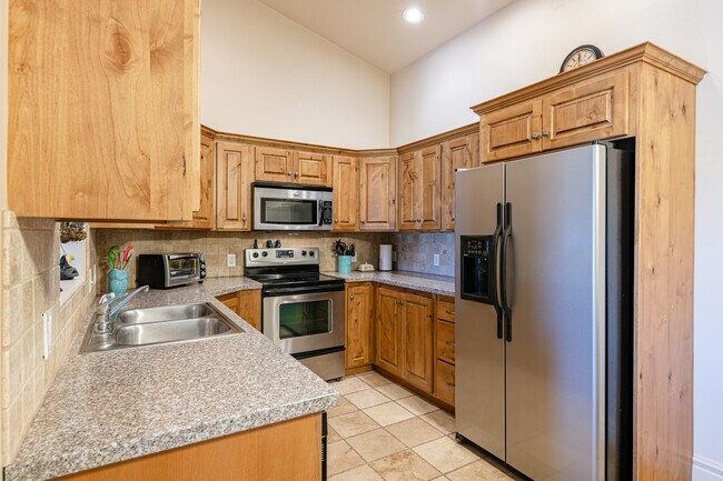 Building Photo - 358 S 550 W