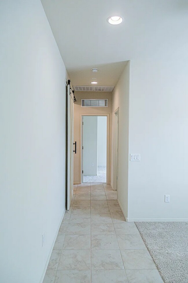 Building Photo - 12640 N Wildrose Dr