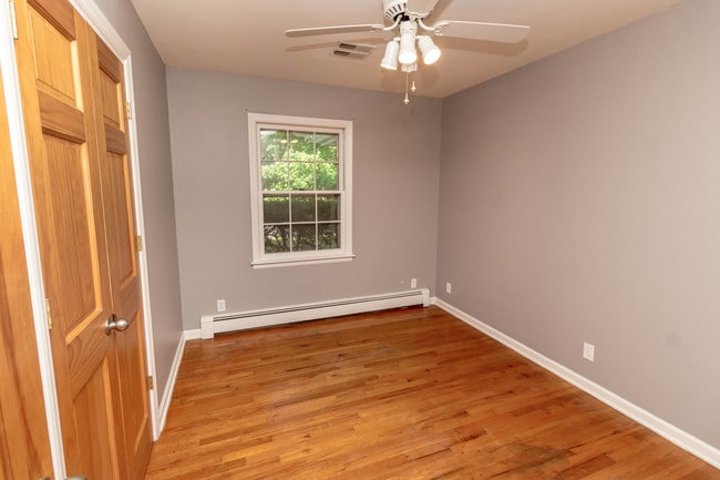 Building Photo - 510 Laurel Dr