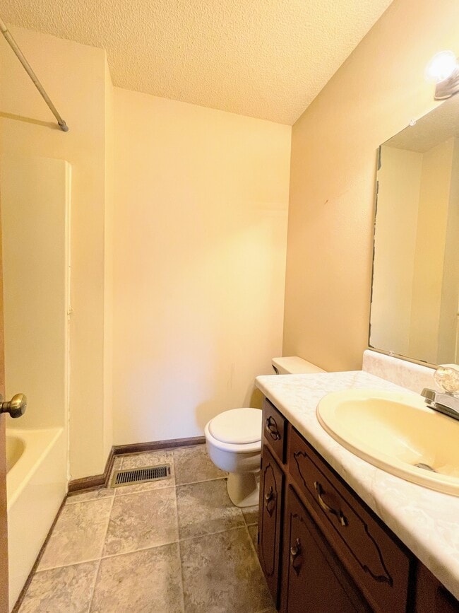 Building Photo - 112 Hazelwood Dr