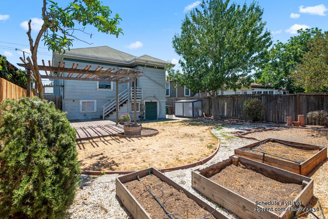 Building Photo - Unit