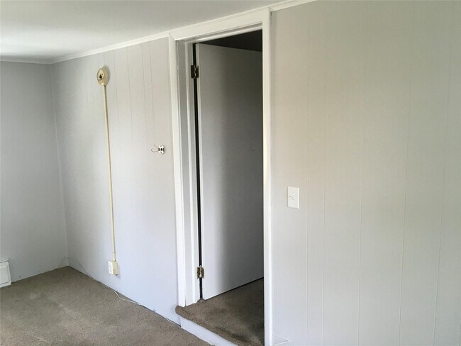 Building Photo - 38 Totten Pl