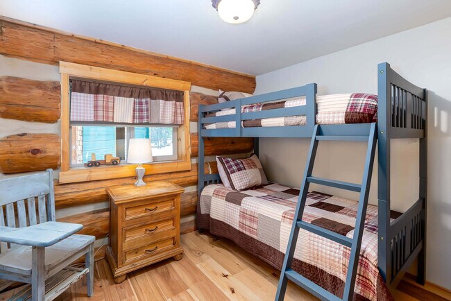 Building Photo - 55823 Wood Duck Dr