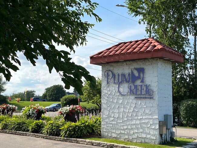 Building Photo - 350 Plum Creek Dr