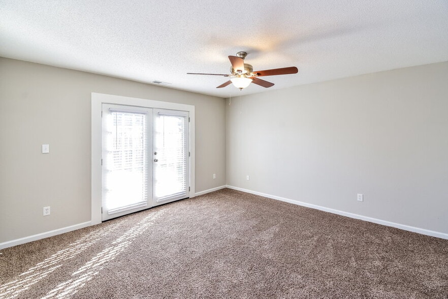Building Photo - 7296 Green Ash Dr