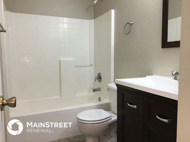 Building Photo - 622 SW 11th Ave