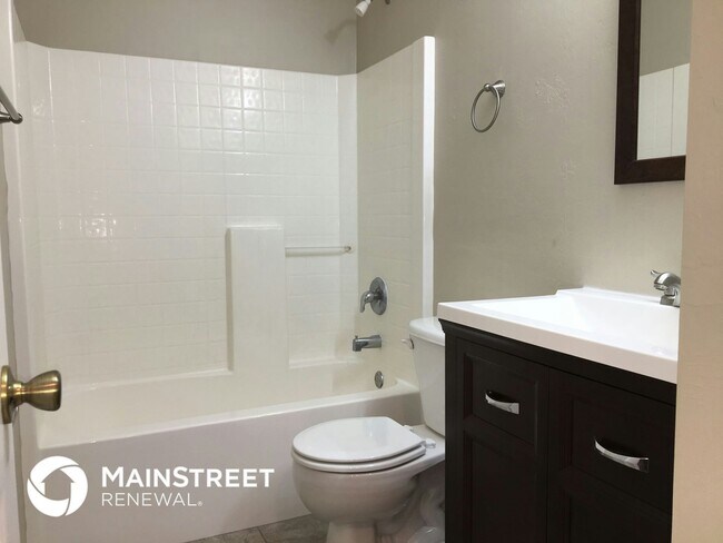 Building Photo - 622 SW 11th Ave