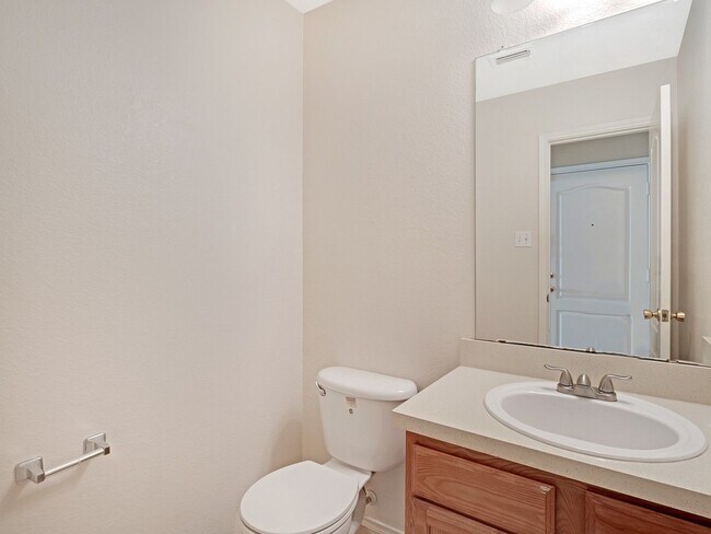 Building Photo - 1029 Magnolia Ln