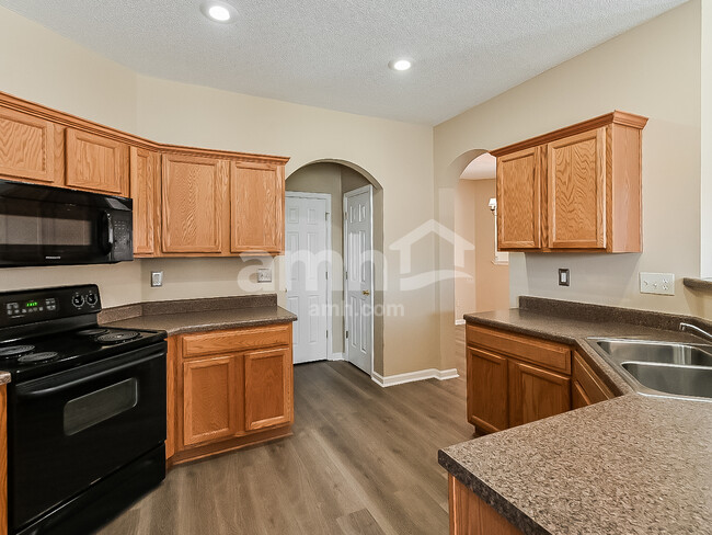 Building Photo - 7323 Red Maple Dr