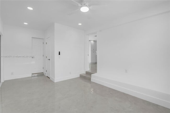 Building Photo - 1773 Lauderdale Manor Dr