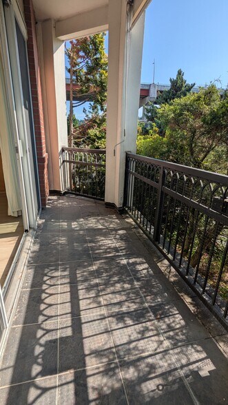 Larger balcony - 196 SE Spokane St