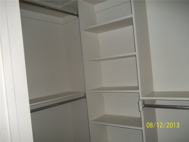 Building Photo - 6218 Bentwood Dr