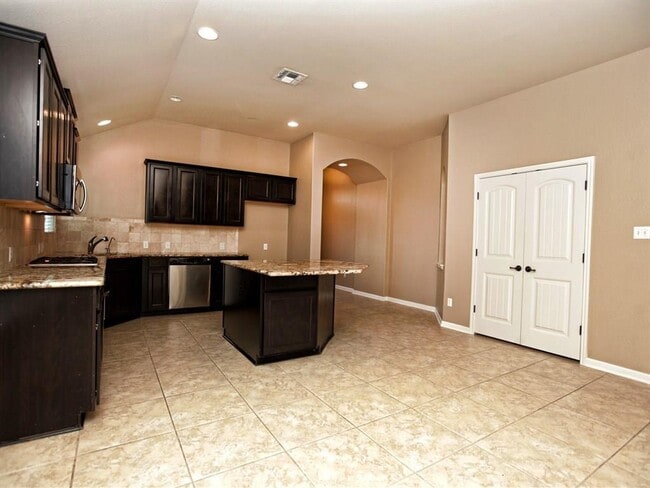 Building Photo - 140 Copper Lake Ln