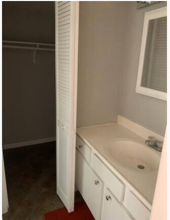 Building Photo - 702 W 22nd St