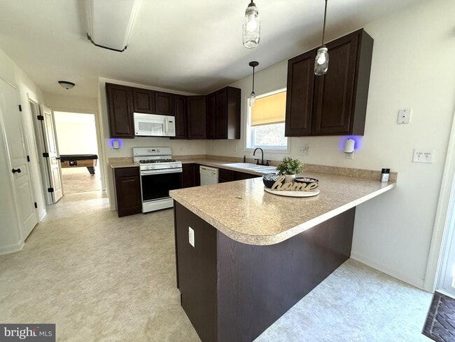 Building Photo - 14500 Cherry Ln