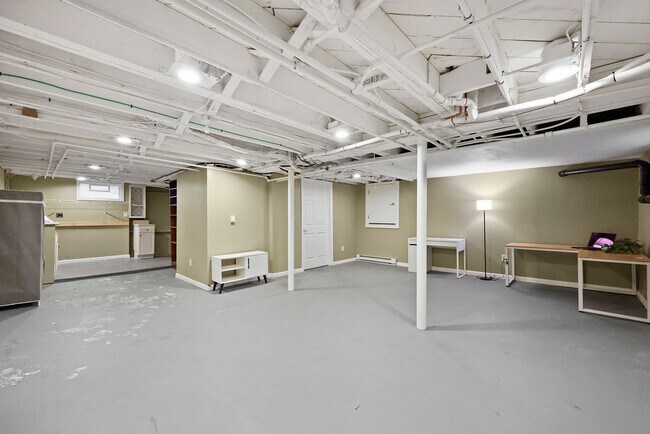 Building Photo - 15 Arapahoe Rd