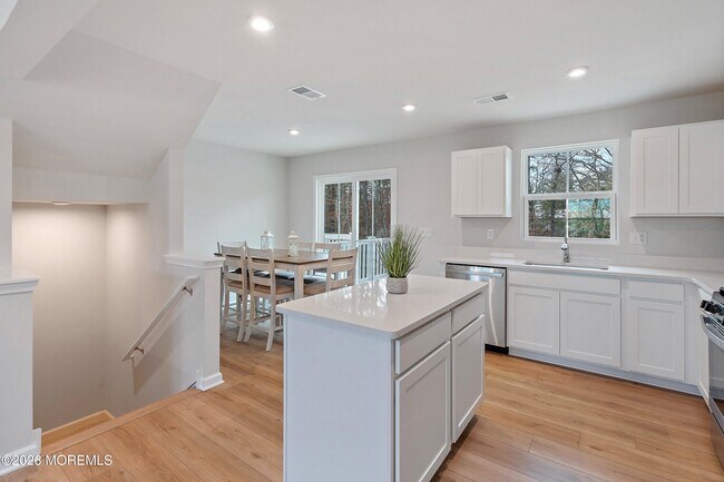 Building Photo - 602 Cyprus Ct