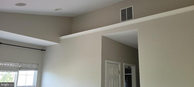 Building Photo - 20401 Trails End Terrace