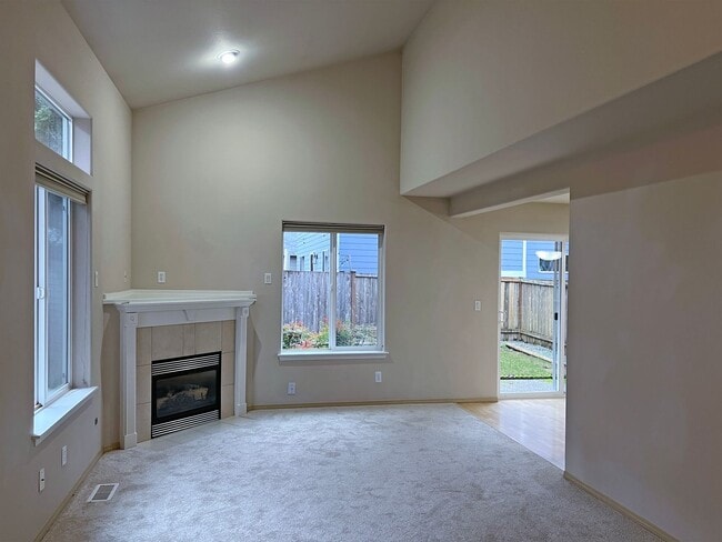 Building Photo - 3 Bedroom  2 Bath Home in Desirable Maple Valley