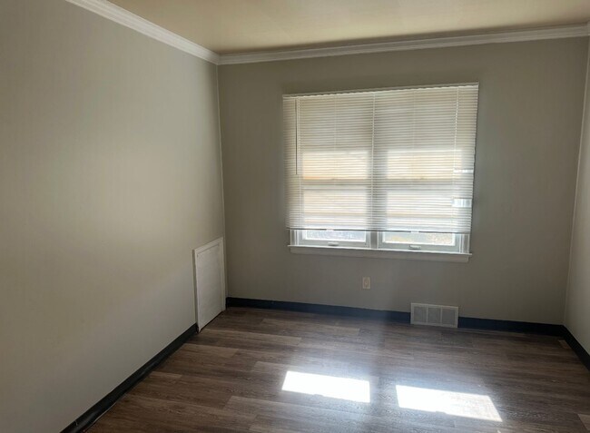 Building Photo - JP409-411 E. Bismark