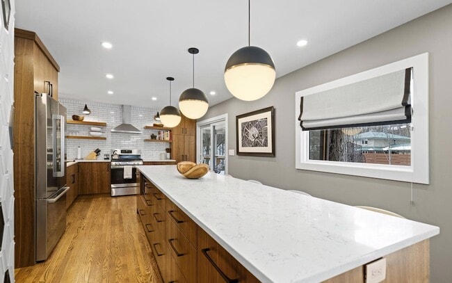 Building Photo - 9591 Hillside Dr