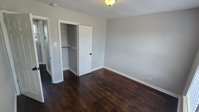 Building Photo - 407/409 Natalen Avenue