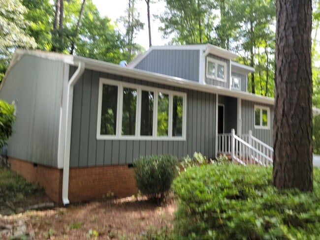Building Photo - Three Bedroom Home!