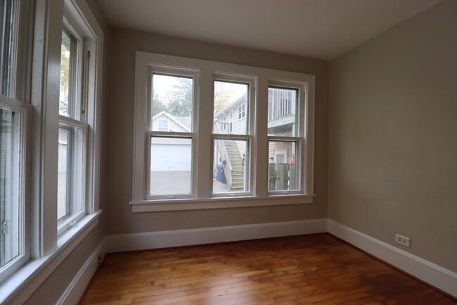 Building Photo - Large Updated 4 Bedroom Single Family Home