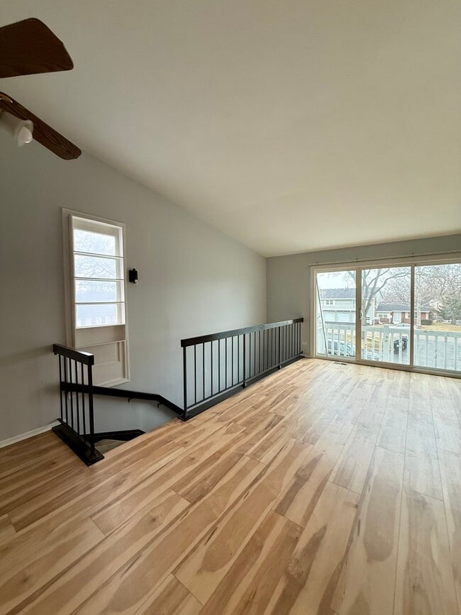 Building Photo - 330 Hampton Ct