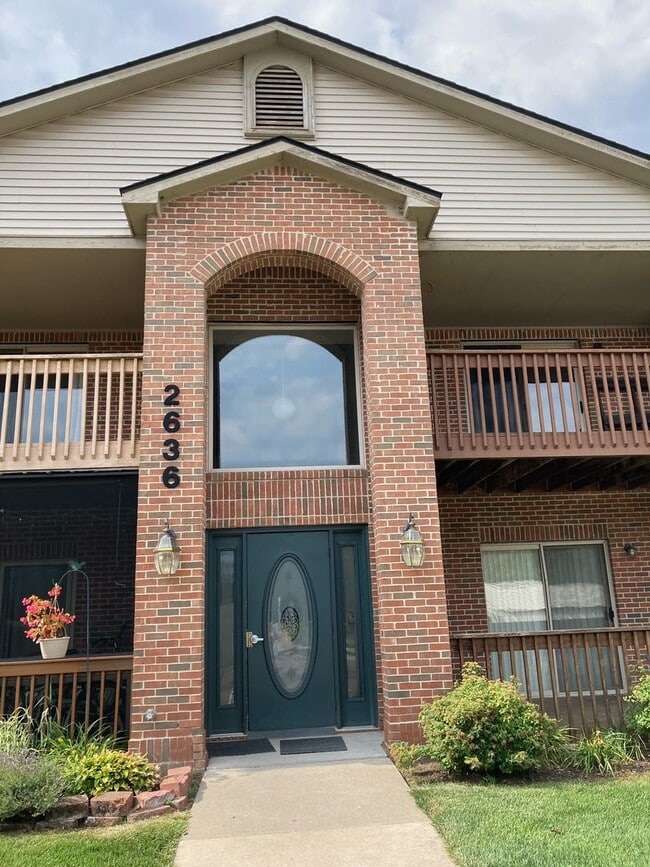 Building Photo - Two Bedroom Condo in Stadium Meadows!