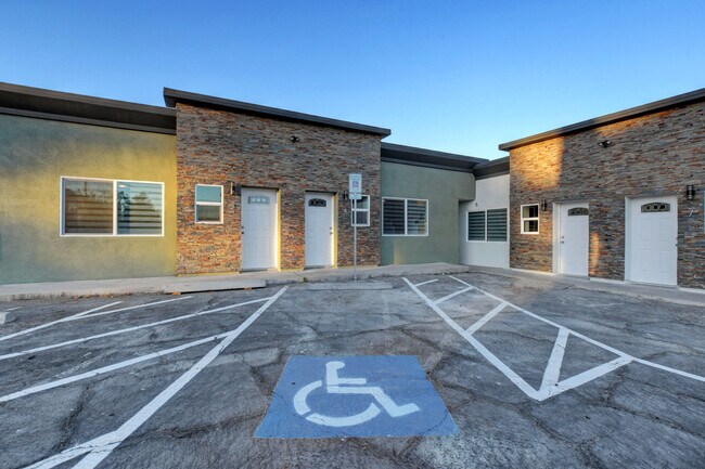 Building Photo - 1774 Willow Trl