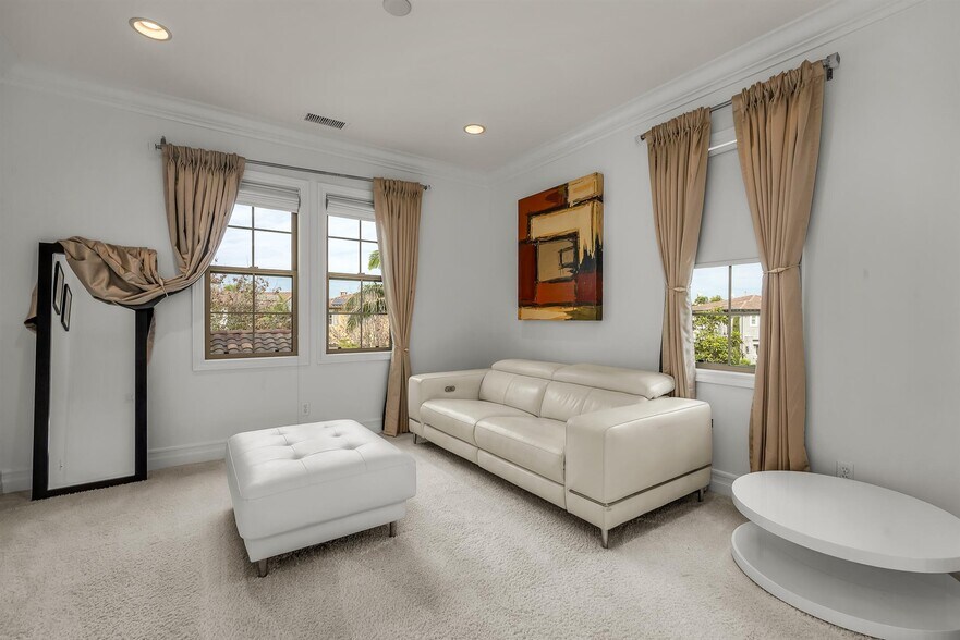 Building Photo - 8001 Ocean Bluff Dr