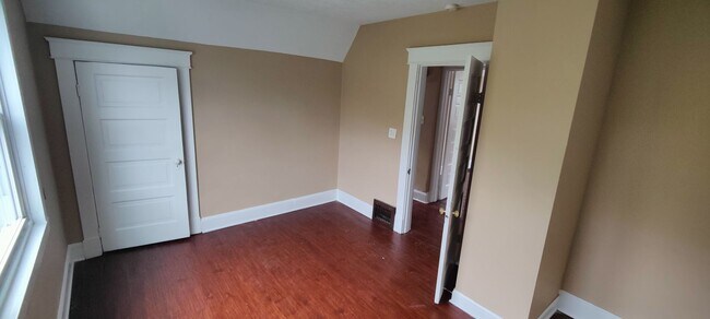 Building Photo - 209 N Grimes St