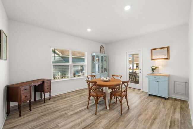 Building Photo - 39 Bluebeech St