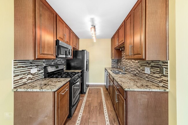 Building Photo - Roselle Two Bed Ranch