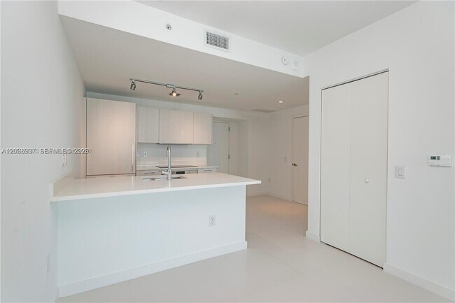Building Photo - 501 NE 31st St