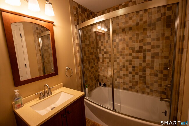 Building Photo - 18 Pinewood Shores