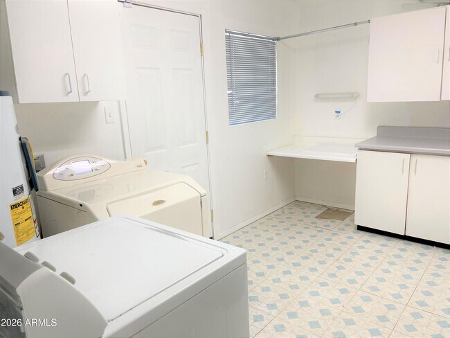 Building Photo - 3501 W Detroit St