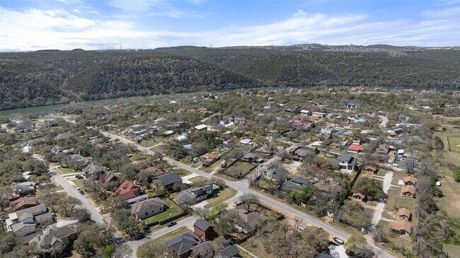 Building Photo - 1017 S Quinlan Park Rd