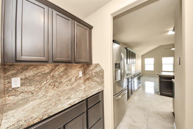 Building Photo - 2043 Naplechase Crest Dr