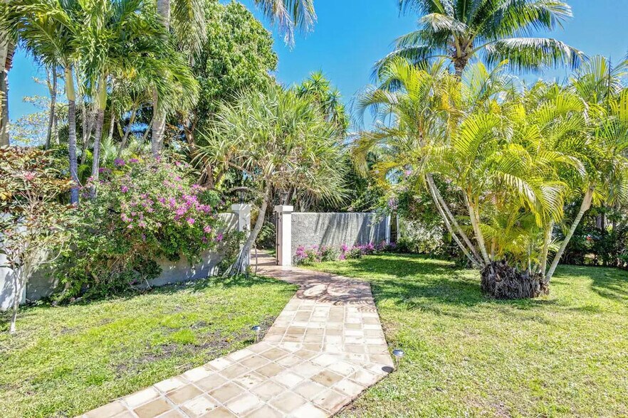 Building Photo - 516 28th St