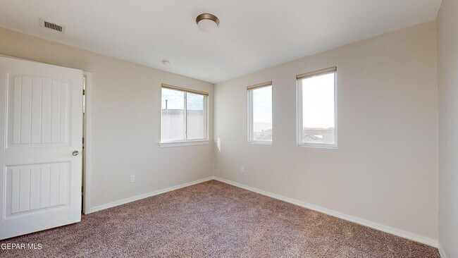 Building Photo - 500 La Entrada Cir